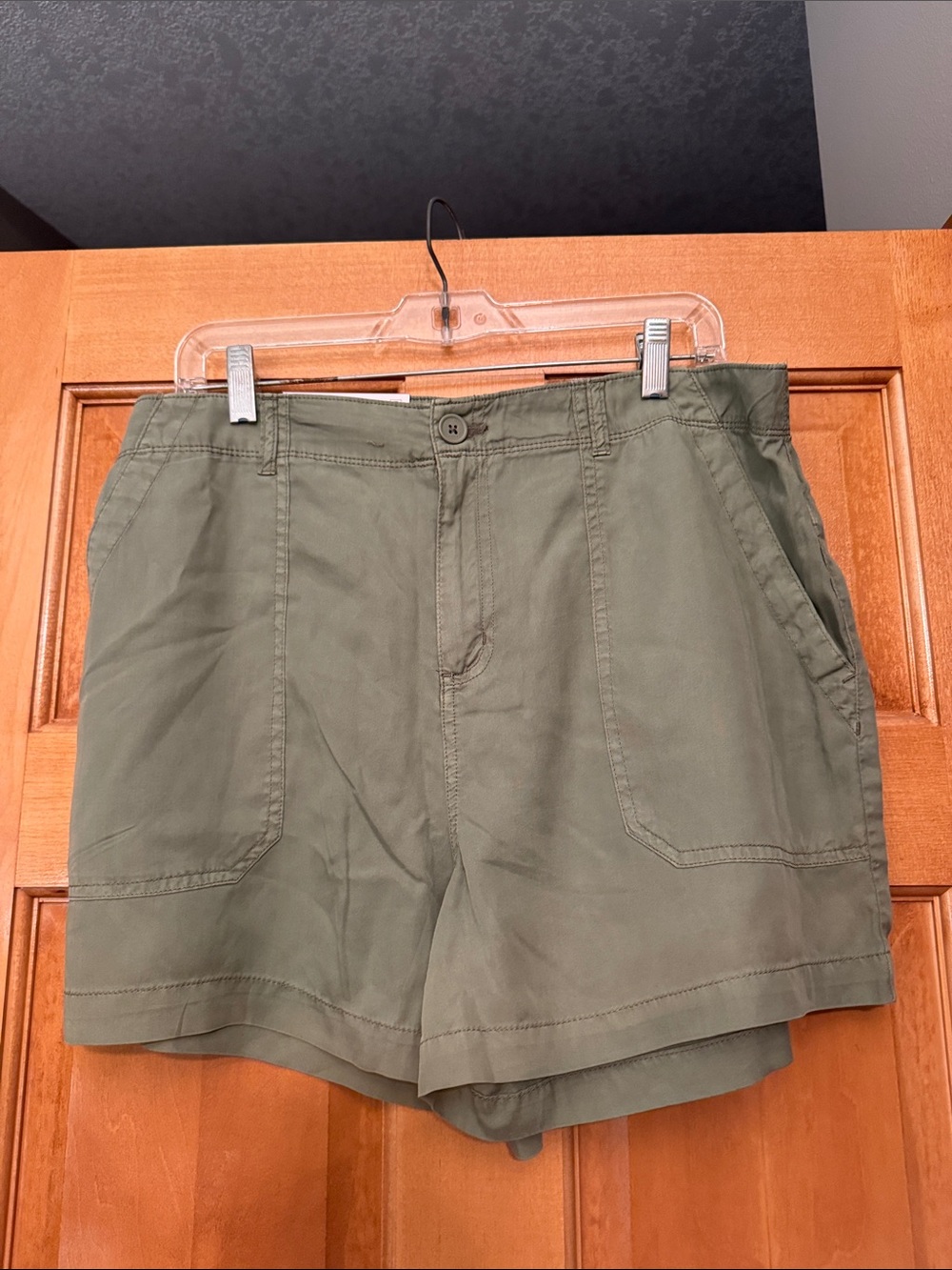 NWT Women’s Olive Green Women's Casual Shorts - XL